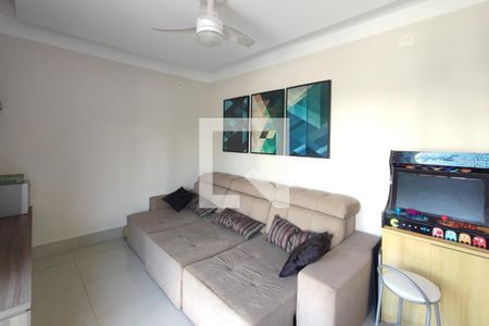 Casa de condomínio à venda com 360m², 4 quartos e 6 vagas Casa de condomínio à venda com 360m², 4 quartos e 6 vagasSala de TV