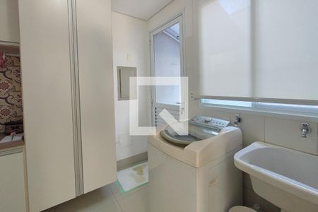 Casa de condomínio à venda com 360m², 4 quartos e 6 vagas Casa de condomínio à venda com 360m², 4 quartos e 6 vagasÁrea de Serviço