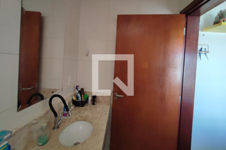 Casa de condomínio à venda com 360m², 4 quartos e 6 vagas Casa de condomínio à venda com 360m², 4 quartos e 6 vagasBanheiro Social