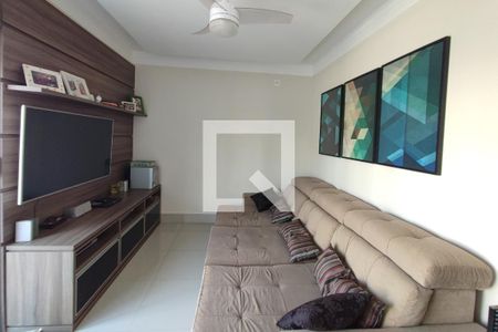 Casa de condomínio à venda com 360m², 4 quartos e 6 vagas Casa de condomínio à venda com 360m², 4 quartos e 6 vagasSala de TV