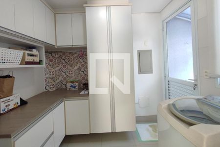 Casa de condomínio à venda com 360m², 4 quartos e 6 vagas Casa de condomínio à venda com 360m², 4 quartos e 6 vagasÁrea de Serviço