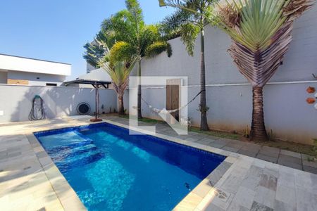 Casa de condomínio à venda com 360m², 4 quartos e 6 vagas Casa de condomínio à venda com 360m², 4 quartos e 6 vagasPiscina