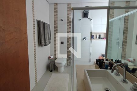 Casa de condomínio à venda com 360m², 4 quartos e 6 vagas Casa de condomínio à venda com 360m², 4 quartos e 6 vagasBanheiro Suíte 3