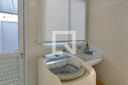 Casa de condomínio à venda com 360m², 4 quartos e 6 vagas Casa de condomínio à venda com 360m², 4 quartos e 6 vagasÁrea de Serviço