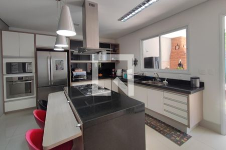 Casa de condomínio à venda com 360m², 4 quartos e 6 vagas Casa de condomínio à venda com 360m², 4 quartos e 6 vagasCozinha