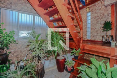 Casa para alugar com 290m², 3 quartos e 1 vaga Casa para alugar com 290m², 3 quartos e 1 vagaEscada