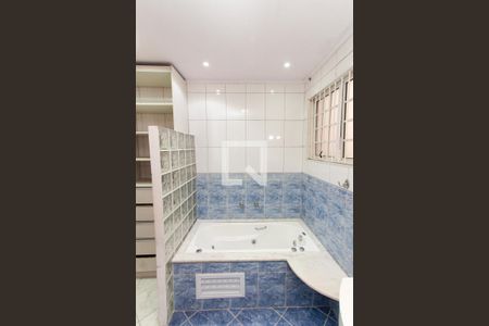 Casa à venda com 100m², 2 quartos e 2 vagasBanheiro da Suíte