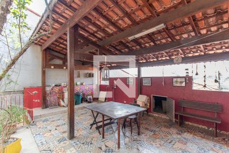 Casa à venda com 100m², 2 quartos e 2 vagasTerraço