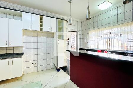 Casa para alugar com 250m², 3 quartos e 2 vagasCozinha