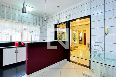 Casa para alugar com 250m², 3 quartos e 2 vagasCozinha