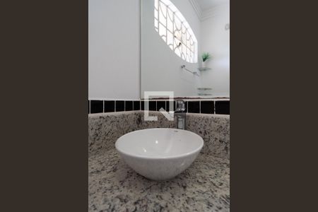 Casa à venda com 286m², 4 quartos e 3 vagasBanheiro Social 2