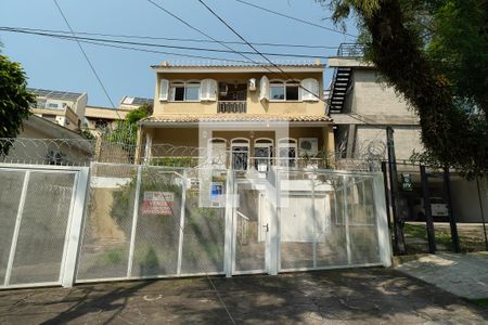 Casa à venda com 286m², 4 quartos e 3 vagasFachada