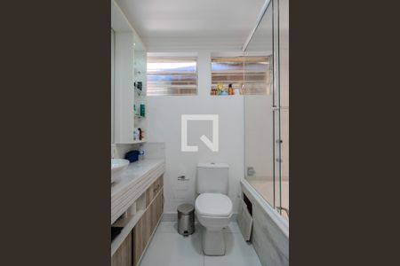 Casa à venda com 286m², 4 quartos e 3 vagasBanheiro da Suíte