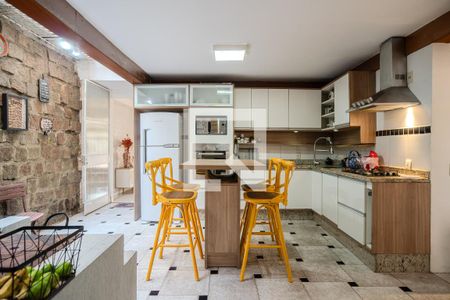 Casa à venda com 286m², 4 quartos e 3 vagasCozinha e Área de Serviço