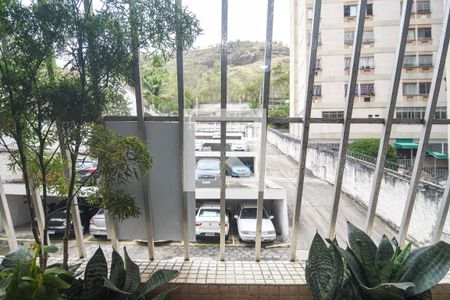 Apartamento à venda com 75m², 2 quartos e 1 vaga Apartamento à venda com 75m², 2 quartos e 1 vagaSacada