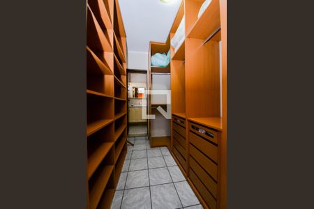 Casa à venda com 188m², 3 quartos e 2 vagas Casa à venda com 188m², 3 quartos e 2 vagasCloset da Suíte