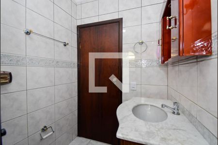 Casa à venda com 188m², 3 quartos e 2 vagas Casa à venda com 188m², 3 quartos e 2 vagasBanheiro Social