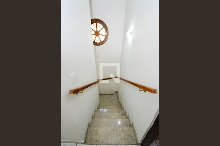 Casa à venda com 188m², 3 quartos e 2 vagas Casa à venda com 188m², 3 quartos e 2 vagasEscada Quartos/Sala