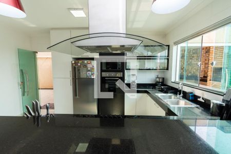 Casa à venda com 229m², 4 quartos e 5 vagas Casa à venda com 229m², 4 quartos e 5 vagasCozinha