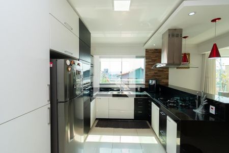 Casa à venda com 229m², 4 quartos e 5 vagas Casa à venda com 229m², 4 quartos e 5 vagasCozinha