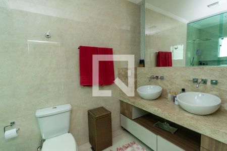 Casa à venda com 229m², 4 quartos e 5 vagas Casa à venda com 229m², 4 quartos e 5 vagasBanheiro da Suíte