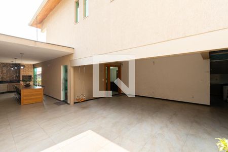 Casa à venda com 229m², 4 quartos e 5 vagas Casa à venda com 229m², 4 quartos e 5 vagasGaragem