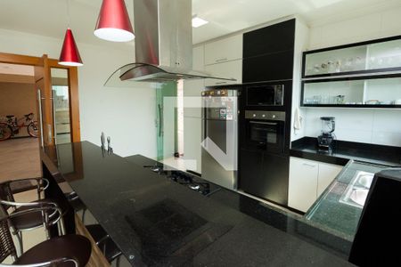 Casa à venda com 229m², 4 quartos e 5 vagas Casa à venda com 229m², 4 quartos e 5 vagasCozinha
