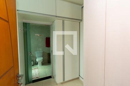 Casa à venda com 229m², 4 quartos e 5 vagas Casa à venda com 229m², 4 quartos e 5 vagasCloset da Suite