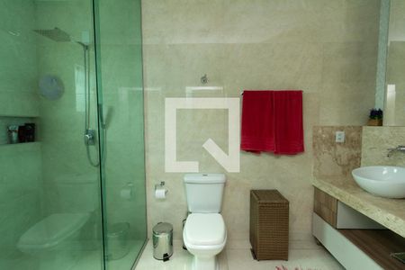 Casa à venda com 229m², 4 quartos e 5 vagas Casa à venda com 229m², 4 quartos e 5 vagasBanheiro da Suíte