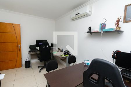 Casa à venda com 229m², 4 quartos e 5 vagas Casa à venda com 229m², 4 quartos e 5 vagasEscritório