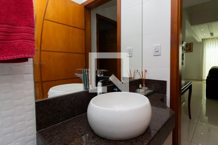 Casa à venda com 229m², 4 quartos e 5 vagas Casa à venda com 229m², 4 quartos e 5 vagasBanheiro Social