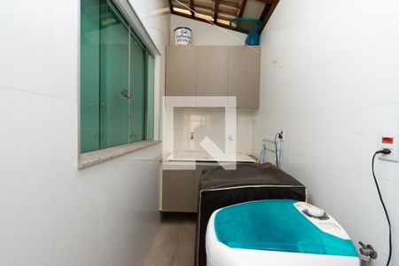 Casa à venda com 229m², 4 quartos e 5 vagas Casa à venda com 229m², 4 quartos e 5 vagasÁrea de Serviço