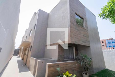 Apartamento à venda com 90m², 3 quartos e 2 vagas Apartamento à venda com 90m², 3 quartos e 2 vagasFachada