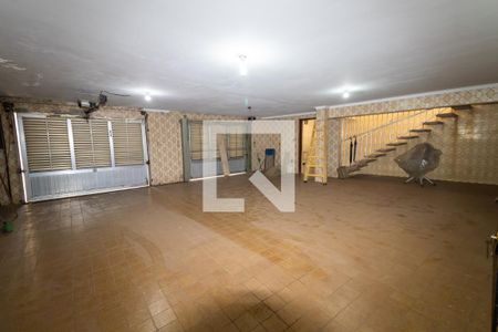 Casa à venda com 350m², 4 quartos e 5 vagasÁrea externa 