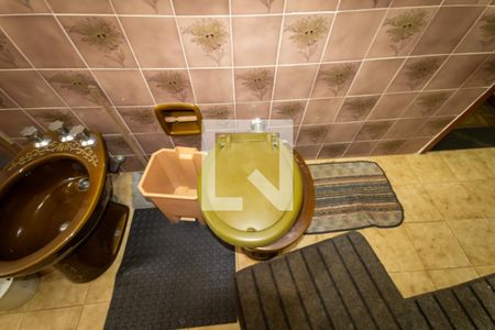 Casa à venda com 350m², 4 quartos e 5 vagasBanheiro  Quarto 2