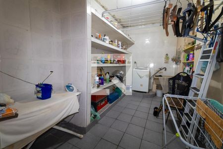 Casa à venda com 350m², 4 quartos e 5 vagaslavanderia 