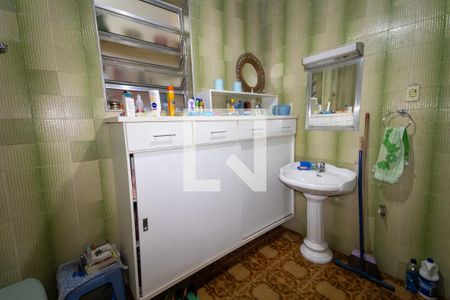 Casa à venda com 350m², 4 quartos e 5 vagasBanheiro 2