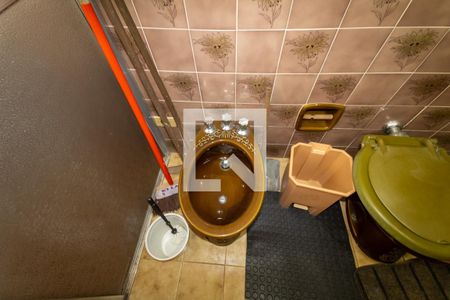 Casa à venda com 350m², 4 quartos e 5 vagasBanheiro  Quarto 2