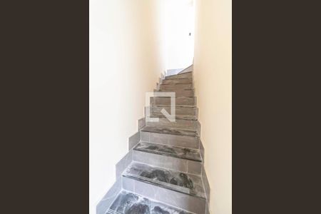 Apartamento à venda com 170m², 3 quartos e 2 vagas Apartamento à venda com 170m², 3 quartos e 2 vagasEscada