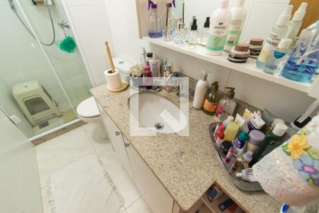 Apartamento à venda com 57m², 2 quartos e 1 vaga Apartamento à venda com 57m², 2 quartos e 1 vagaBanheiro Social