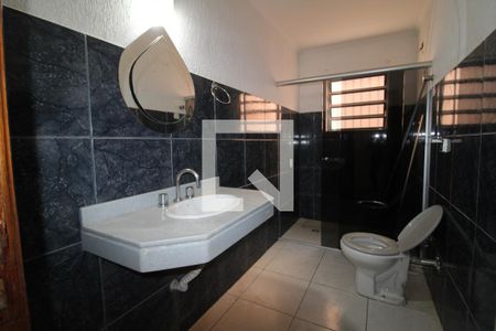 Casa à venda com 240m², 4 quartos e 4 vagasBanheiro 2