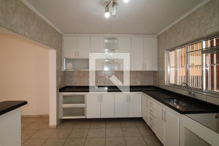 Casa à venda com 240m², 4 quartos e 4 vagasCozinha