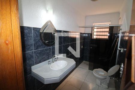 Casa à venda com 240m², 4 quartos e 4 vagasBanheiro 2