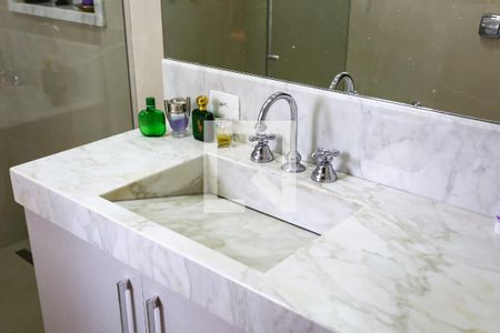 Apartamento à venda com 170m², 3 quartos e 2 vagasBanheiro da Suíte 1