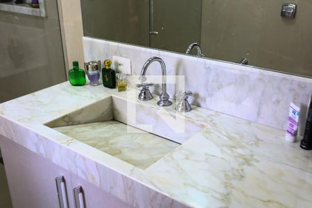 Apartamento à venda com 170m², 3 quartos e 2 vagasBanheiro da Suíte 1