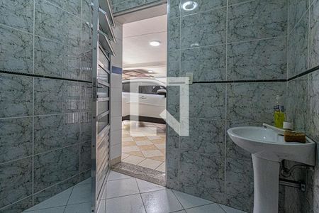 Casa à venda com 600m², 7 quartos e 6 vagas Casa à venda com 600m², 7 quartos e 6 vagasBanheiro na garagem