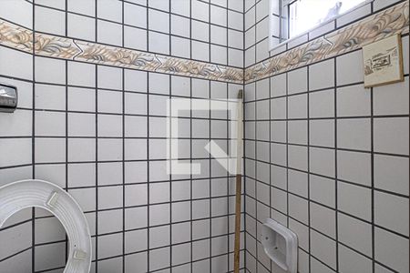 Casa à venda com 600m², 7 quartos e 6 vagas Casa à venda com 600m², 7 quartos e 6 vagasBanheiro da Churrasqueira