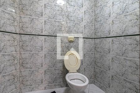 Casa à venda com 600m², 7 quartos e 6 vagas Casa à venda com 600m², 7 quartos e 6 vagasBanheiro na garagem