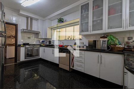 Casa à venda com 600m², 7 quartos e 6 vagas Casa à venda com 600m², 7 quartos e 6 vagasCozinha