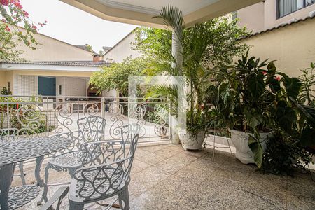 Casa à venda com 600m², 7 quartos e 6 vagas Casa à venda com 600m², 7 quartos e 6 vagasÁrea Externa